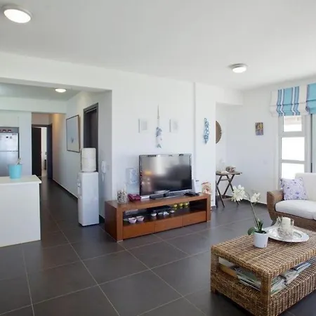 “beautiful Trident Beach Front Suite” * Paralimni