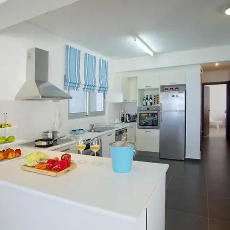 “beautiful Trident Beach Front Suite” * Paralimni