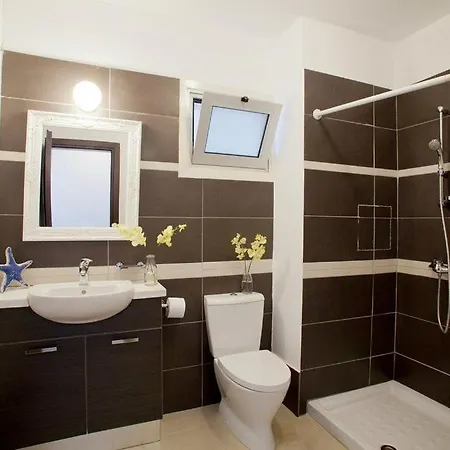 Villa “beautiful Trident Beach Front Suite” Paralimni