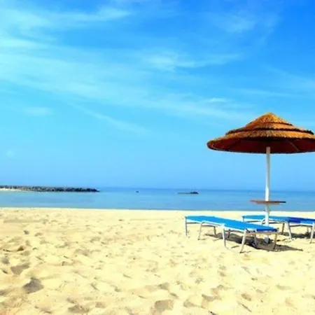 “beautiful Trident Beach Front Suite” Paralimni