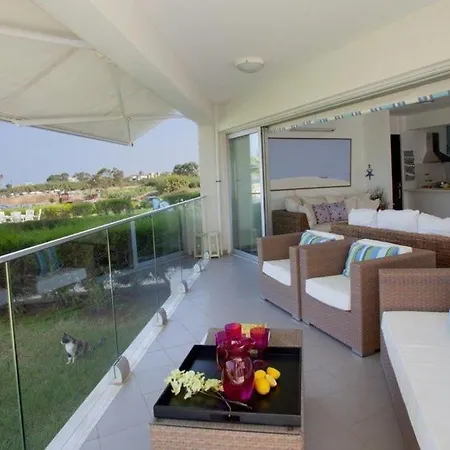 “beautiful Trident Beach Front Suite” *