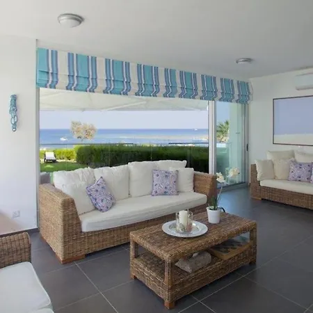 “beautiful Trident Beach Front Suite” Villa *