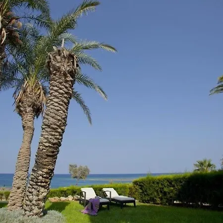 “beautiful Trident Beach Front Suite” Villa Paralimni